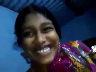 वर्जिन देसी लड़की की तंग चूत की पहली चुदाई वाला मोटा लंड हिंदी बीएफ वीडियो — screenshot 1
