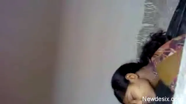 लड़की ने कंडोम पहनकर लवर से चूत चुदाई करवाई देसी सेक्स MMS वीडियो