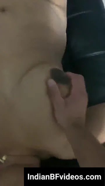 भाभी बड़ा लंड चूसते हुए चूत में ऊंगली करती देसी बीएफ सेक्स वीडियो — screenshot 1