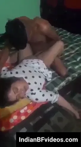 भाभी की जोरदार चुदाई पड़ोस के जवान लड़के ने गांड मारकर की देसी MMS — screenshot 1