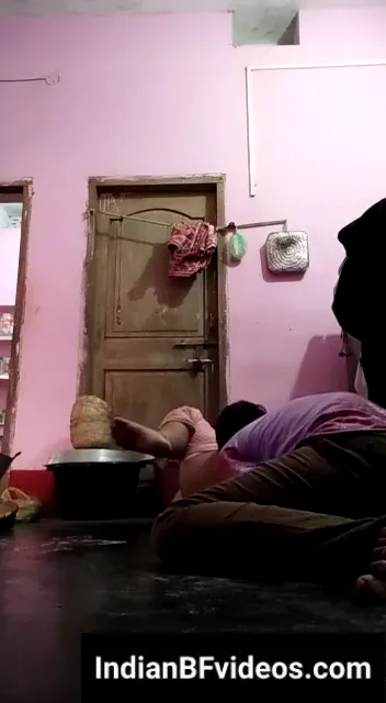 माँ बाप के आने से भाई बहन की चुदाई बीच में रुकी देसी रिश्ता सेक्स एमएमएस — screenshot 2