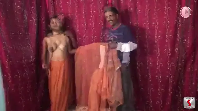 बड़े चुचे वाली देसी रंडी के मोटे मम्मे दबाते हुए जोरदार देहाती चुदाई नया ब्लू फिल्म — screenshot 7