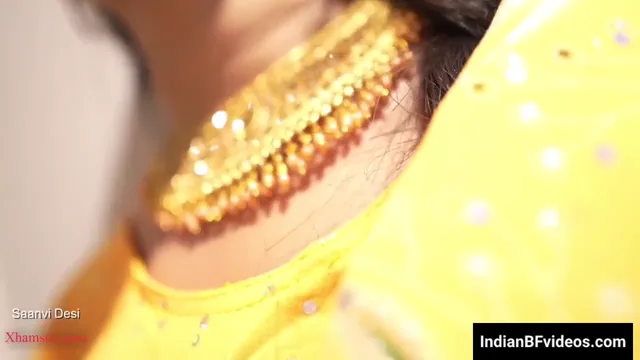 कपल की सॉफ्ट किसिंग और बूब्स चूसने वाली देसी सेक्स ब्लू फिल्म वीडियो — screenshot 3