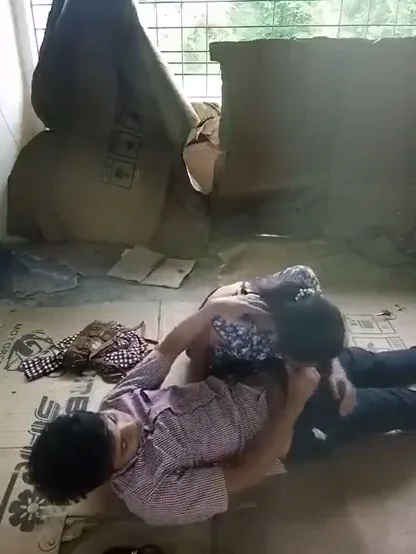 नेपाली कॉलेज लवर्स ने अंडर कंस्ट्रक्शन बिल्डिंग में जोरदार चुदाई की देसी वीडियो — screenshot 1