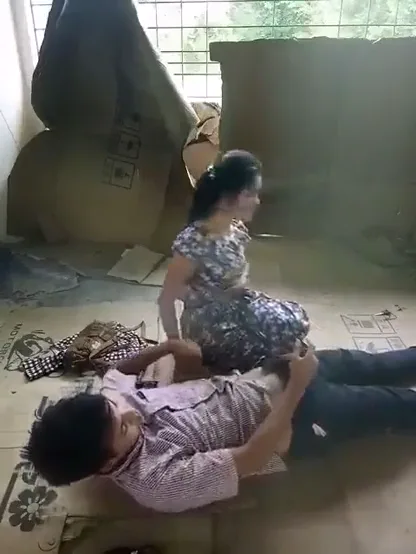 नेपाली कॉलेज लवर्स ने अंडर कंस्ट्रक्शन बिल्डिंग में जोरदार चुदाई की देसी वीडियो — screenshot 2