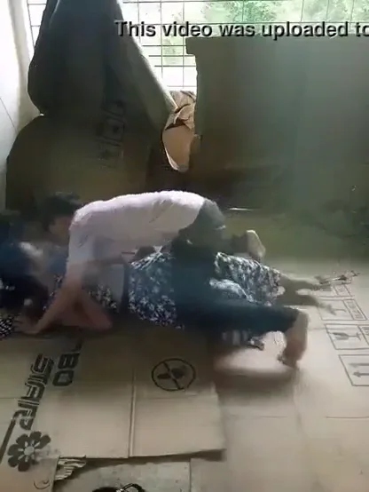 नेपाली कॉलेज लवर्स ने अंडर कंस्ट्रक्शन बिल्डिंग में जोरदार चुदाई की देसी वीडियो — screenshot 3
