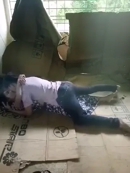 नेपाली कॉलेज लवर्स ने अंडर कंस्ट्रक्शन बिल्डिंग में जोरदार चुदाई की देसी वीडियो — screenshot 4