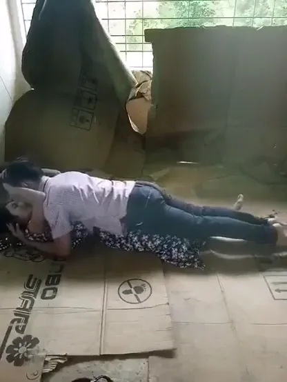 नेपाली कॉलेज लवर्स ने अंडर कंस्ट्रक्शन बिल्डिंग में जोरदार चुदाई की देसी वीडियो — screenshot 5