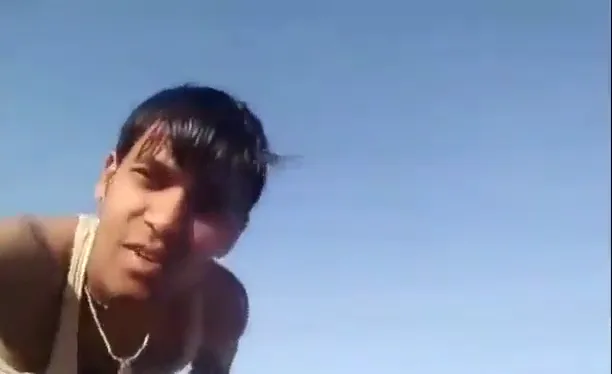 देसी लड़की की कुंवारी चूत पहाड़ी पर बॉयफ्रेंड ने सिल तोड़कर चोदी देहाती चुदाई — screenshot 1