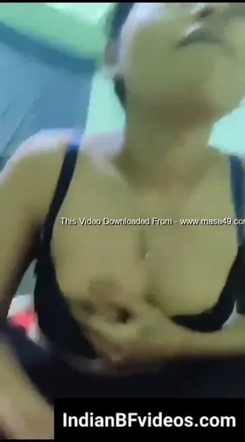 ब्रा में से बूब्स निकालकर ब्लोजॉब देती मैरिड गर्लफ्रेंड bf वीडियो — screenshot 4