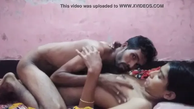 पापा के बिहारी ड्राइवर से चुदवाती जवान रंडी लड़की की देसी चूत चुदाई MMS वीडियो — screenshot 4