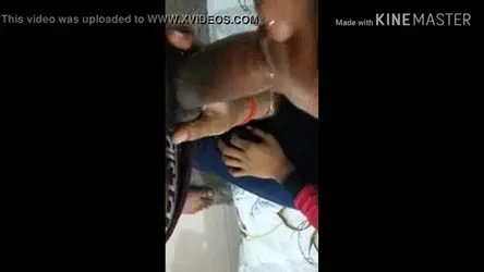 कामवाली की बेटी की चूत और मुंह में मोटा लंड डालकर देसी सेक्स चुदाई हिंदी बीएफ वीडियो — screenshot 6