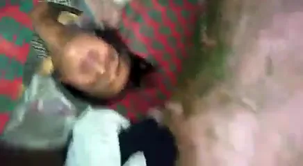 गर्लफ्रेंड के घुटने मोड़कर चूत में लंड पेलता लड़का हिंदी ऑडियो के साथ चुदाई वीडियो — screenshot 5