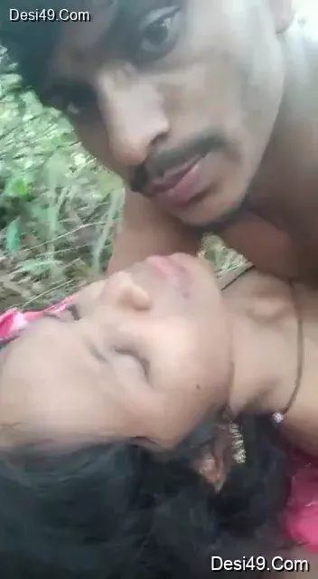 जंगल में चुद रही गर्लफ्रेंड की जोरदार कराह सुनकर लंड खड़ा हो जाएगा MMS — screenshot 4