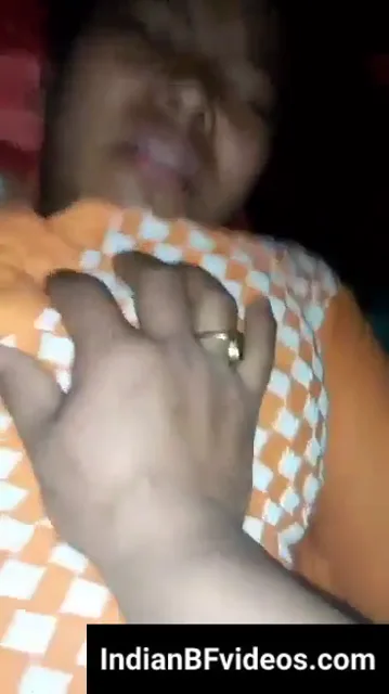 पड़ोसी गांव की भाभी को रात में घर जाकर जोर से चोदा देसी चुदाई वीडियो — screenshot 1