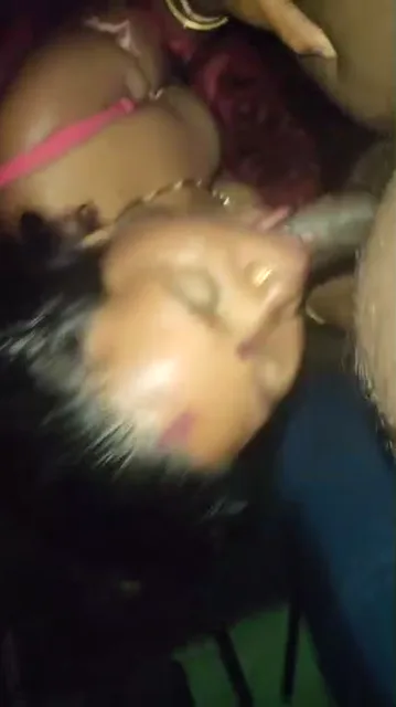 देसी सेक्सी आंटी ने कोंट्राक्टर के साथ घपाघप चुदाई किया MMS वीडियो — screenshot 1