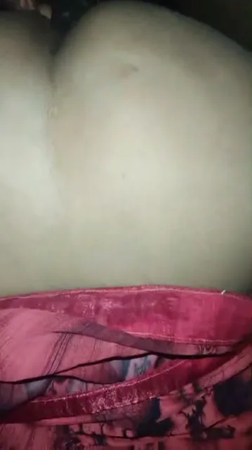 देसी सेक्सी आंटी ने कोंट्राक्टर के साथ घपाघप चुदाई किया MMS वीडियो — screenshot 4