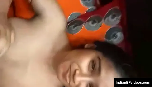 लंड चूसाके चुत चाटा फिर चोदा गर्लफ्रेंड की चुत बेडरूम में देसी सेक्स हिंदी बीएफ एमएमएस
