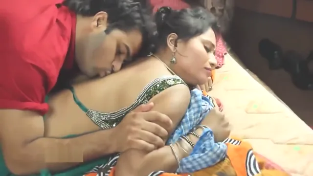 भाभी और नौकर का डबल एक्स रोमांस देसी सेक्स चुदाई हिंदी बीएफ वीडियो — screenshot 10