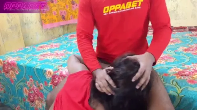 बेड के किनारे इंडियन कपल की XXX स्टाइल चोदमपट्टी और चूत चुदाई वीडियो — screenshot 4