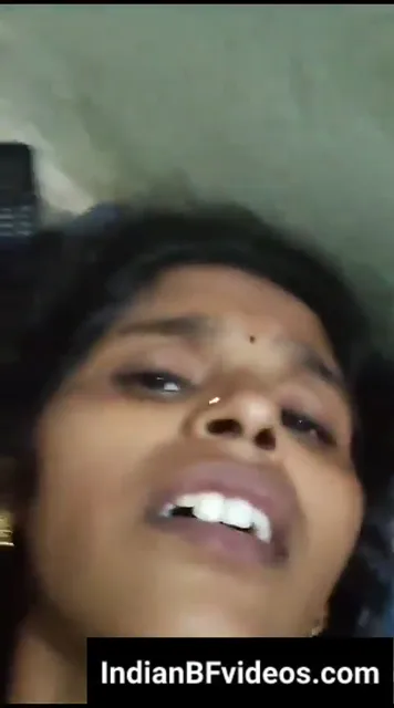 सेक्सी भाभी बड़े लंड से चुदते हुए लाउड मोन दे रही है भाभी चुदाई वीडियो — screenshot 4