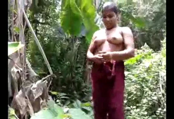 देसी देहाती लड़की जंगल में पूरी नंगी होकर चुदाई वीडियो — screenshot 6