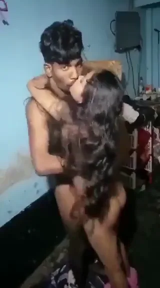 देहाती लवर्स नग्न खड़े होकर चूमते हैं और चूत में लंड डालकर गांव की चुदाई करते हैं — screenshot 4