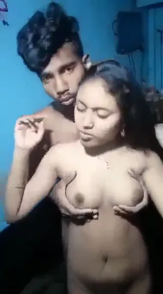 देहाती लवर्स नग्न खड़े होकर चूमते हैं और चूत में लंड डालकर गांव की चुदाई करते हैं — screenshot 5