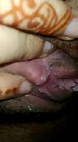 मेहंदी वाली उंगलियों से मंगेतर ने बूब्स और चूत दिखाई देसी बीएफ वीडियो — screenshot 8