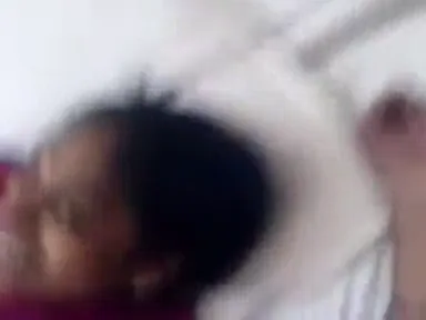 गांवठी मराठी हाउसवाइफ भाभी को पैसेवाले आदमी ने होटल में देसी चुदाई करके चोदा हिंदी बीएफ वीडियो — screenshot 1