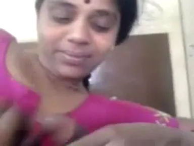 गांवठी मराठी हाउसवाइफ भाभी को पैसेवाले आदमी ने होटल में देसी चुदाई करके चोदा हिंदी बीएफ वीडियो — screenshot 3