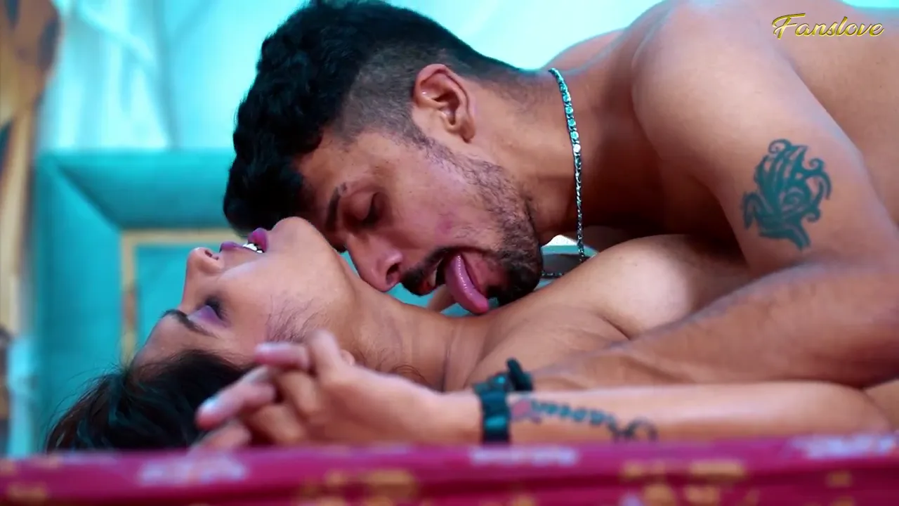 अमीर घर की औरत ने बेडरूम में जिगोलो के मोटे लंड से जमकर हवस बुझाई देसी चुदाई हिंदी बीएफ MMS