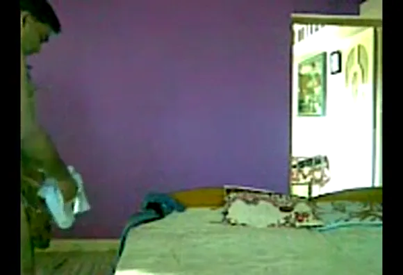 घर में हॉट मुस्लिम आंटी को अंकल ने चोदा हिंदी बीएफ वीडियो — screenshot 10