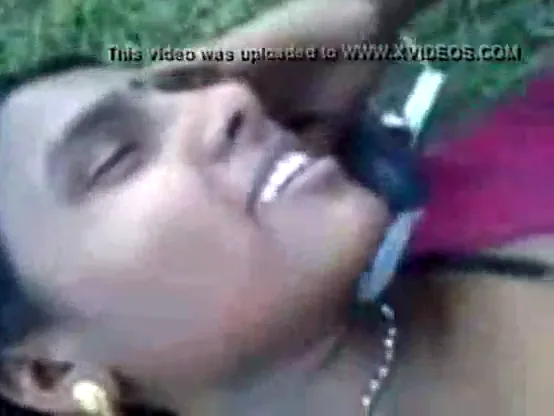 देहाती भाभी की खुले खेत में चूत चुदाई गांव की एमएमएस वीडियो — screenshot 5