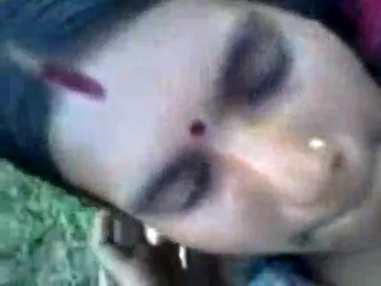 देहाती भाभी की खुले खेत में चूत चुदाई गांव की एमएमएस वीडियो — screenshot 9