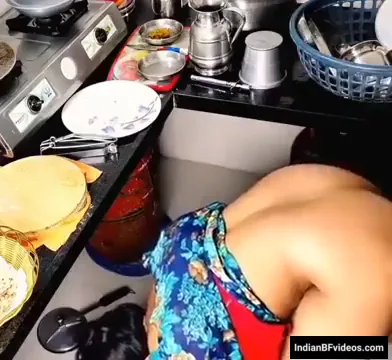 किचन में चाची की चुदाई करके मलाईदार गांड पर वीर्य गिराने वाला हिंदी बीएफ — screenshot 5