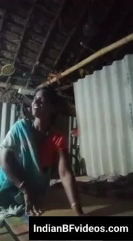 गाँव की गरीब मजदूर औरत की चुदाई करता उसका ठेकेदार देहाती चुदाई एमएमएस — screenshot 1