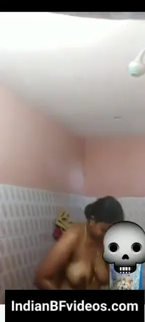 खूबसूरत तमिल बीवी यार के लिए वीडियो कॉल पर नंगी नहाई देसी बीएफ — screenshot 3