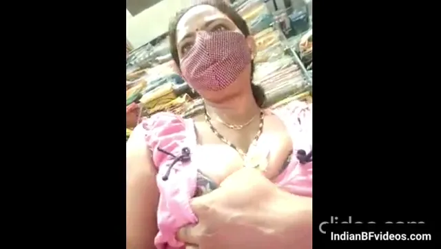 कपड़े की दुकान में सेल्स वुमेन ने बनाया अपना पूरा नंगा चूत चुदाई वाला MMS वीडियो — screenshot 2