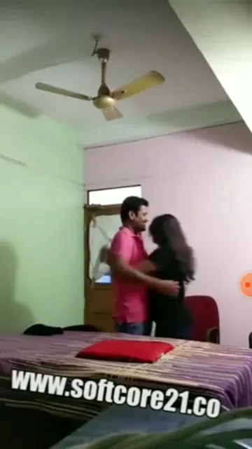 सरकारी ऑफिसर ने असिस्टेंट औरत को केबिन में नंगी कर चूत चाटी देसी सेक्स — screenshot 2