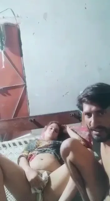 राजस्थानी मुस्लिम आंटी की चूत चुदाई चारपाई पर देहाती सेक्स वीडियो — screenshot 10