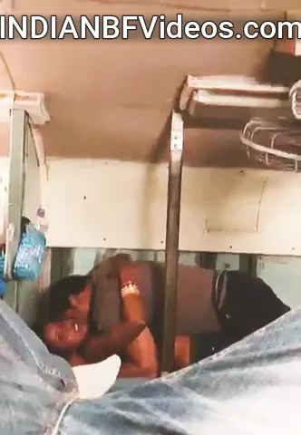 चलती ट्रेन में ठरकी भाभी का सेक्सी रोमांस और चुदाई देसी बीएफ वीडियो — screenshot 1