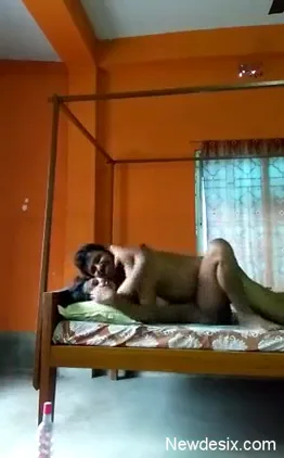 देसी लड़की को कमरे में बुलाकर मोटा लंड घुसाकर चोदा हिंदी सेक्स वीडियो — screenshot 8