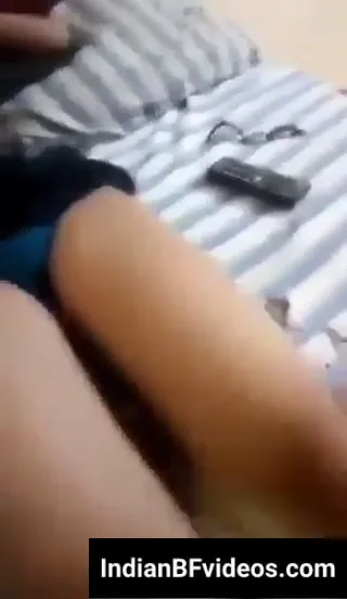 मल्लू गर्लफ्रेंड की चूत से चिपकी पैंटी ने दिखाया पूरा शेप वीडियो — screenshot 1