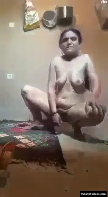 पाकिस्तानी गांव की भाभी ने चूत में बैंगन डालकर चुदाई की देसी MMS वीडियो — screenshot 2
