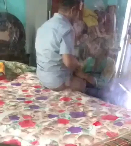 रखेल भाभी को अंकल ने घर में चोदा चूत गांड चुदाई हिंदी बीएफ वीडियो — screenshot 3