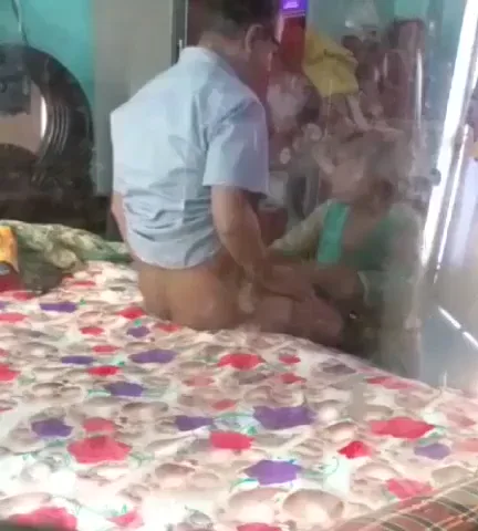 रखेल भाभी को अंकल ने घर में चोदा चूत गांड चुदाई हिंदी बीएफ वीडियो — screenshot 4