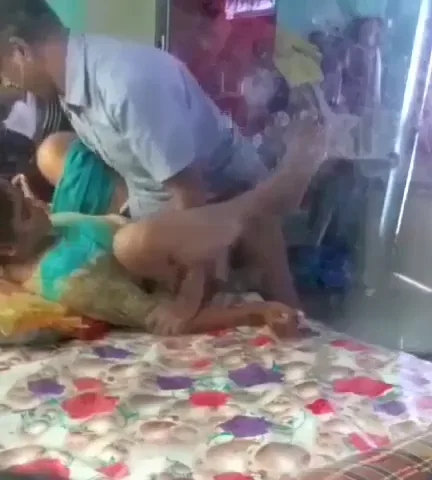 रखेल भाभी को अंकल ने घर में चोदा चूत गांड चुदाई हिंदी बीएफ वीडियो — screenshot 7