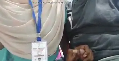 तमिल ऑफिस गर्ल ने आउटडोर में बॉस का लंड चूसकर देसी चुदाई की — screenshot 3