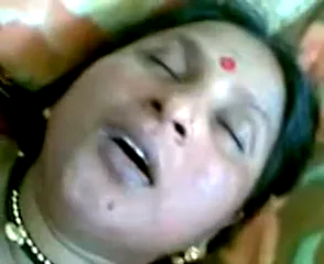 देसी मिल्फ ने सब्जी वाले के बड़े लंड को चूत में लेकर सेक्स किया पूरा MMS वीडियो — screenshot 10